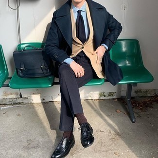Briefcase Outfits: Indisputable proof that a navy overcoat and a briefcase are awesome when worn together in a bold casual look. Throw a pair of black leather derby shoes into the mix to effortlessly up the style factor of any outfit.