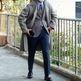 Grey Blazer Dressy Outfits For Men: For a look that's dapper and envy-worthy, choose a grey blazer and navy dress pants. Look at how well this look is finished off with dark brown leather tassel loafers.