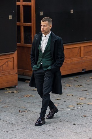 Burgundy Leather Derby Shoes Outfits: The combo of a black overcoat and black chinos makes this a really pulled together menswear style. Balance out this look with a sleeker kind of shoes, such as this pair of burgundy leather derby shoes.