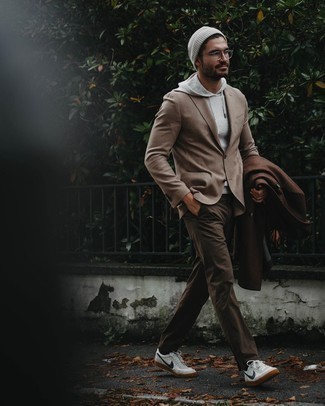 Tan Blazer with Hoodie Outfits For Men: You're looking at the definitive proof that a tan blazer and a hoodie look amazing when teamed together in a casual getup. To infuse a carefree feel into your look, complete this getup with a pair of white and navy leather low top sneakers.
