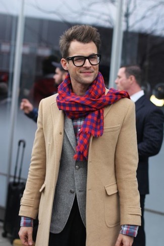 Burgundy Scarf Outfits For Men: Rock a beige overcoat with a burgundy scarf to pull together a laid-back and stylish look.