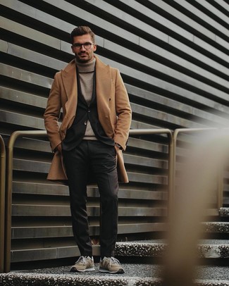 Beige Athletic Shoes Outfits For Men: The sartorial arsenal of any discerning gent should always include such must-haves as a camel overcoat and black dress pants. Why not complement this ensemble with beige athletic shoes for a more laid-back vibe?