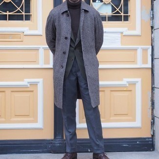 Brown Turtleneck Outfits For Men: A brown turtleneck and blue dress pants are absolute wardrobe heroes if you're planning a refined closet that matches up to the highest menswear standards. Add a pair of dark brown leather derby shoes to the mix and ta-da: the ensemble is complete.