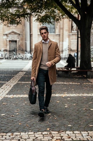 Beige Cable Sweater Outfits For Men: A beige cable sweater and dark green chinos are the kind of a foolproof casual outfit that you need when you have zero time to pull together a look. Feeling bold? Break up this ensemble by rounding off with black leather derby shoes.