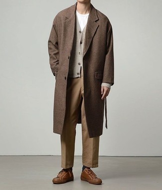 Beige Chinos Chill Weather Outfits: For a never-failing smart option, you can't go wrong with this combo of a brown overcoat and beige chinos. For something more on the daring side to complete your look, introduce brown canvas low top sneakers to this getup.