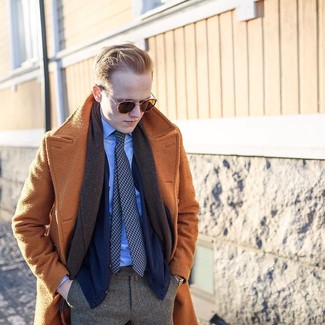 Brown Scarf Outfits For Men: This combo of a camel overcoat and a brown scarf is extremely easy to throw together and so comfortable to wear throughout the day as well!