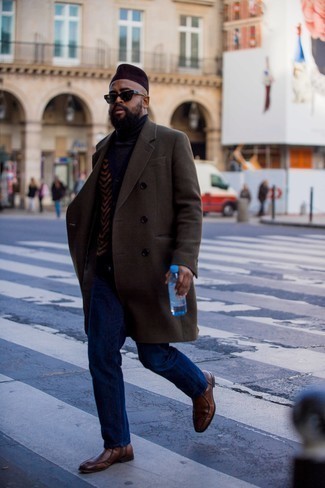 Cardigan Outfits For Men: If you don't like being too serious with your ensembles, go for a cardigan and navy jeans. On the fence about how to complement this getup? Wear dark brown leather chelsea boots to amp it up a notch.
