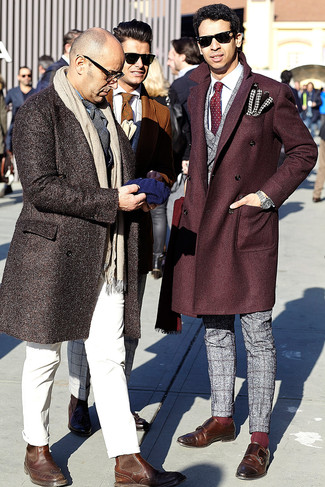 Tan Scarf Outfits For Men: You'll be amazed at how very easy it is for any gent to get dressed this way. Just a dark brown overcoat paired with a tan scarf. Our favorite of an infinite number of ways to round off this outfit is a pair of brown leather chelsea boots.