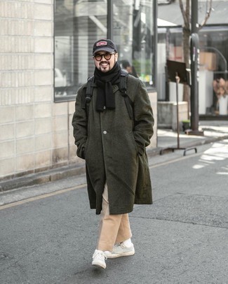 Black Scarf Outfits For Men: Opt for an olive overcoat and a black scarf to assemble a laid-back and absolutely dapper getup. Complement this outfit with a pair of white canvas low top sneakers to tie your full getup together.