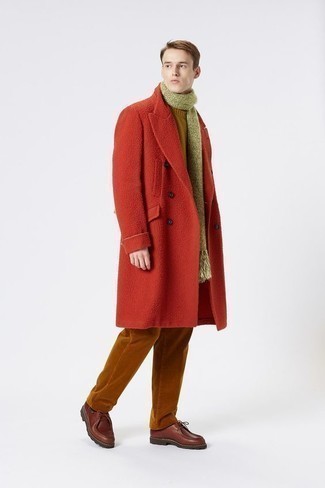 Scarf Outfits For Men: A red overcoat and a scarf are a relaxed combo that every sartorial-savvy man should have in his menswear arsenal. To give your overall ensemble a more refined aesthetic, why not add dark brown leather desert boots to the mix?