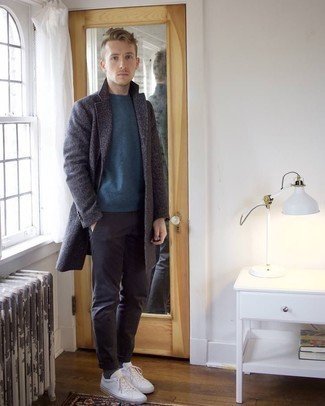 Navy Crew-neck Sweater Cold Weather Outfits For Men: This pairing of a navy crew-neck sweater and charcoal chinos is proof that a pared down off-duty getup can still be really interesting. When this look is too much, play it down by sporting white canvas low top sneakers.