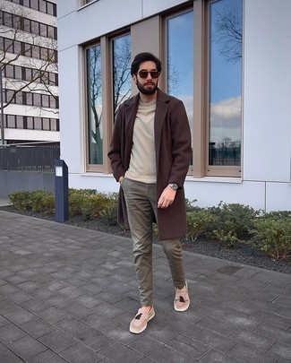 Dark Brown Overcoat Outfits: This smart casual pairing of a dark brown overcoat and olive chinos can take on different forms depending on the way it's styled. And if you want to easily amp up this outfit with one piece, throw in tan suede tassel loafers.
