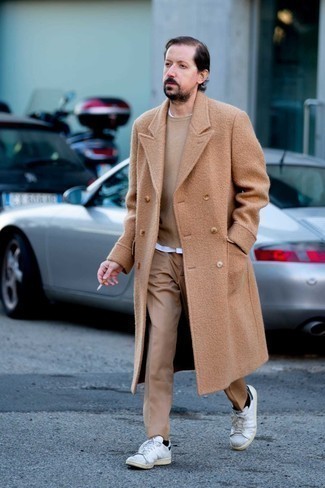 White Leather Low Top Sneakers Cold Weather Outfits For Men: Prove that no-one does smart casual menswear like you by opting for a camel overcoat and khaki chinos. For a truly modern mix, add a pair of white leather low top sneakers to the equation.