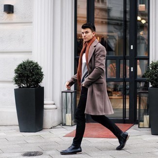 Tobacco Scarf Outfits For Men: A brown overcoat and a tobacco scarf are among the fundamental elements in any modern gent's functional off-duty wardrobe. Wondering how to complement this ensemble? Rock black leather casual boots to ramp it up a notch.