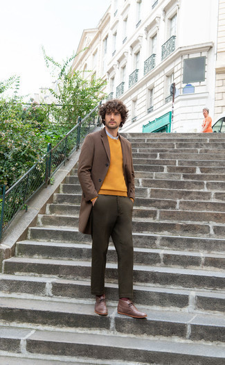 Mustard Crew-neck Sweater Outfits For Men: This combination of a mustard crew-neck sweater and olive chinos is the ideal balance between off-duty and dapper. A pair of brown leather desert boots acts as the glue that will bring your look together.