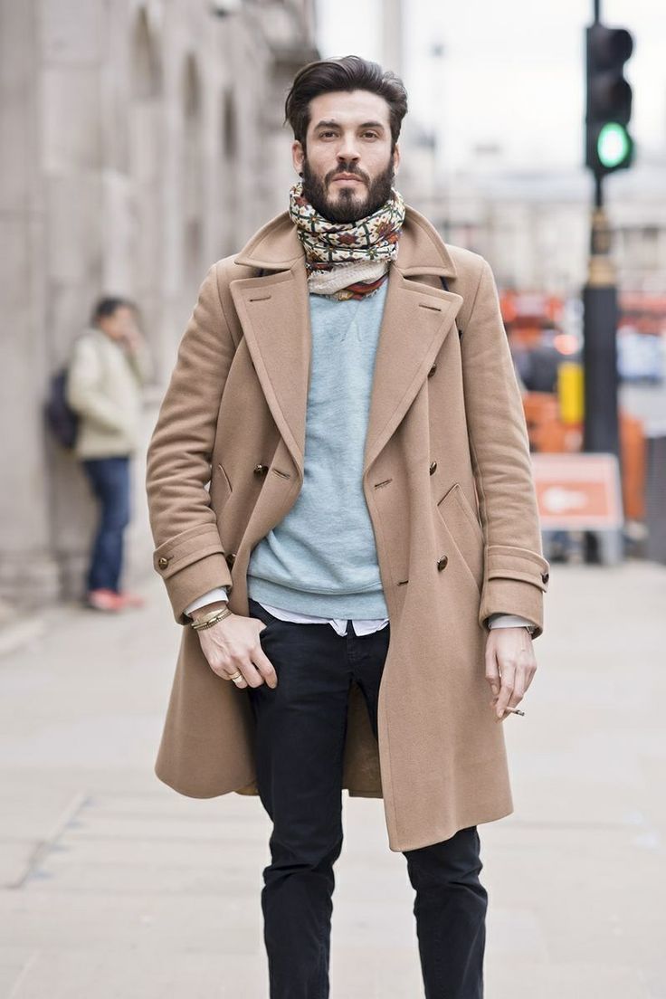 Светлое мужское пальто с чем носить