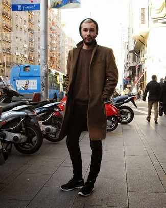 Olive Beanie Outfits For Men: This on-trend ensemble is super straightforward: a brown overcoat and an olive beanie. Flaunt your fun side by finishing off with black athletic shoes.