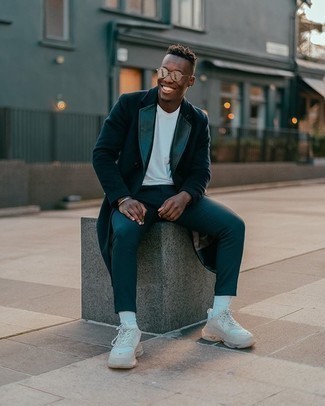 Blue Overcoat Outfits: A blue overcoat and teal chinos paired together are a perfect match. A pair of beige athletic shoes effortlessly ramps up the street cred of this look.