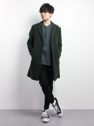 Black and White Canvas Low Top Sneakers Outfits For Men: Teaming a dark green overcoat and black chinos is a guaranteed way to infuse your closet with some manly elegance. Bring a touch of stylish casualness to by slipping into black and white canvas low top sneakers.