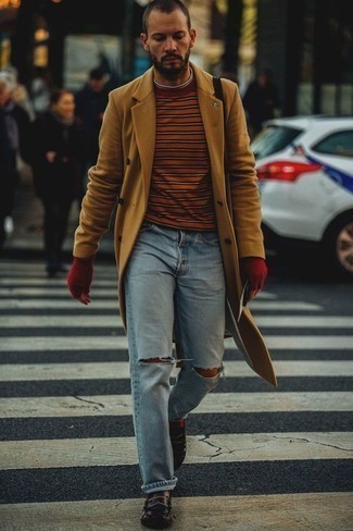Brown Horizontal Striped Crew-neck T-shirt Outfits For Men: Stay dapper and comfortable on weekend days in a brown horizontal striped crew-neck t-shirt and light blue ripped jeans. To add a little classiness to this outfit, introduce black leather loafers to the equation.