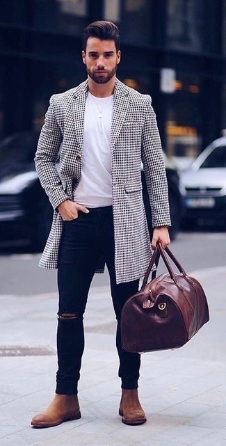 White Overcoat Outfits: If you're a fan of relaxed styling when it comes to fashion, you'll appreciate this casual street style combo of a white overcoat and navy ripped skinny jeans. Serve a little mix-and-match magic with a pair of brown suede chelsea boots.