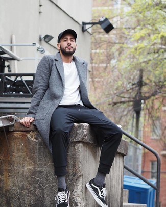 Grey Overcoat with Sweatpants Outfits: Consider teaming a grey overcoat with sweatpants to achieve an incredibly sharp and modern-looking casual outfit. Rounding off with black and white canvas low top sneakers is a fail-safe way to inject a dash of stylish nonchalance into this ensemble.