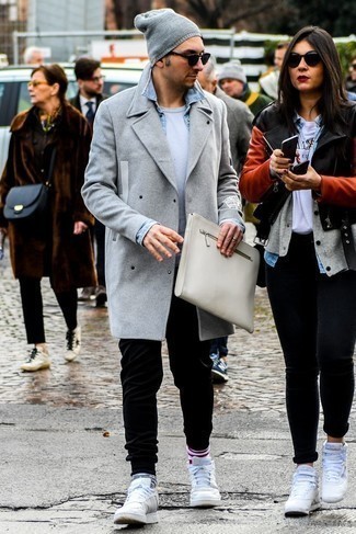 Grey Overcoat with Sweatpants Outfits: To assemble a casual getup with a contemporary spin, make a grey overcoat and sweatpants your outfit choice. For footwear, you could take a more casual route with a pair of white leather low top sneakers.