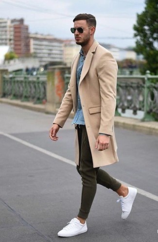 Dark Green Sweatpants Outfits For Men: Who said you can't make a fashion statement with a laid-back getup? That's easy in a camel overcoat and dark green sweatpants. Balance out this ensemble with a more relaxed kind of shoes, such as this pair of white leather low top sneakers.