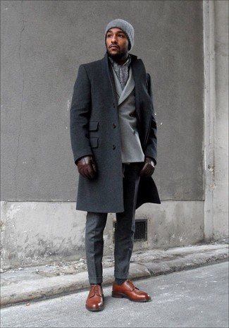 This ensemble suggests it pays to invest in such elegant menswear items as a charcoal overcoat and charcoal dress pants. Brown leather derby shoes are guaranteed to add an element of stylish effortlessness to this outfit.
