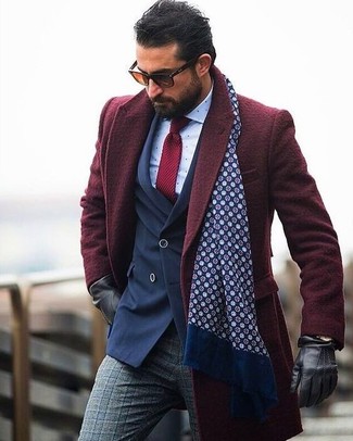 Navy Blazer Cold Weather Outfits For Men: This polished pairing of a navy blazer and grey plaid wool dress pants is truly a statement-maker.