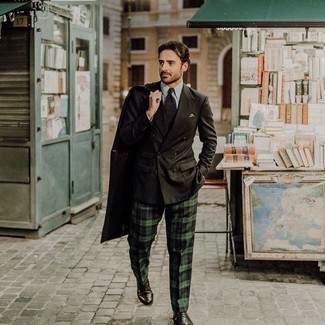Navy and Green Plaid Dress Pants Outfits For Men: A black overcoat and navy and green plaid dress pants are absolute essentials if you're putting together a smart closet that matches up to the highest sartorial standards. Let your styling skills truly shine by rounding off this outfit with black leather oxford shoes.