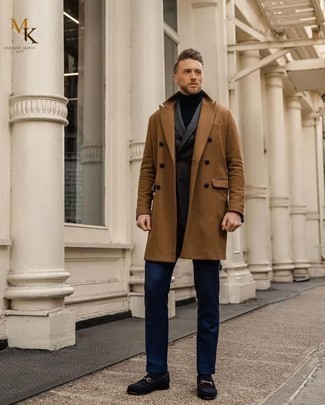 Camel Overcoat Dressy Outfits: Undeniable proof that a camel overcoat and navy dress pants are amazing when married together in a polished ensemble for a modern dandy. Finishing with a pair of black suede loafers is a fail-safe way to infuse a dose of stylish nonchalance into this outfit.