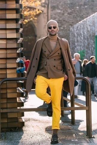 Beige Turtleneck Outfits For Men: A beige turtleneck looks so great when paired with mustard chinos in a casual ensemble. Let your outfit coordination credentials truly shine by complementing this ensemble with black chunky leather derby shoes.