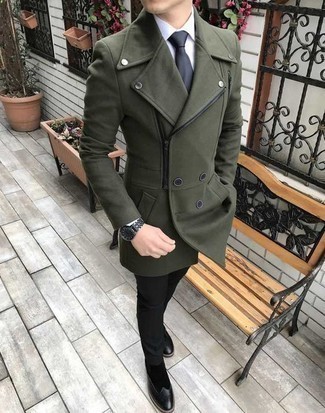 Olive Overcoat Outfits: Rock an olive overcoat with black dress pants for a proper refined outfit. And if you wish to instantly play down this look with one single piece, introduce black suede chelsea boots to your ensemble.