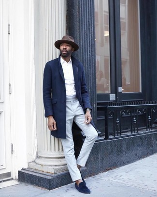 Brown Wool Hat Outfits For Men: Make a navy overcoat and a brown wool hat your outfit choice to assemble an extra stylish and off-duty outfit. Serve a little outfit-mixing magic with a pair of navy velvet loafers.