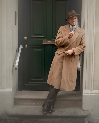 Camel Overcoat Outfits: This combination of a camel overcoat and charcoal dress pants is seriously stylish and provides a clean and proper look. Black leather oxford shoes are a wonderful pick to complete your look.