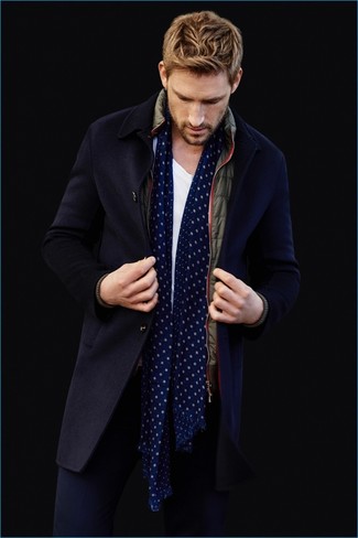 Olive Gilet Outfits For Men: This combination of an olive gilet and navy chinos spells comfort and laid-back dapperness.