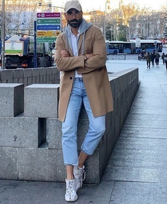 No Show Socks Outfits For Men: A camel overcoat looks so casual and cool when paired with no show socks. Go the extra mile and shake up your look by wearing a pair of white athletic shoes.