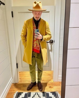Hat Outfits For Men: Try pairing a mustard overcoat with a hat to achieve an interesting and street style ensemble. You can take a classier route in the shoe department by rocking a pair of dark brown leather brogues.