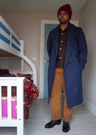 Brown Corduroy Chinos Outfits: Pairing a navy overcoat and brown corduroy chinos is a surefire way to breathe personality into your styling arsenal. If in doubt as to the footwear, go with black leather casual boots.