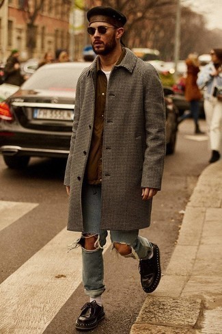 Grey Ripped Jeans Outfits For Men: Rock a white and black houndstooth overcoat with grey ripped jeans to put together an interesting and modern-looking relaxed outfit. Go the extra mile and switch up your outfit by finishing off with a pair of black leather desert boots.