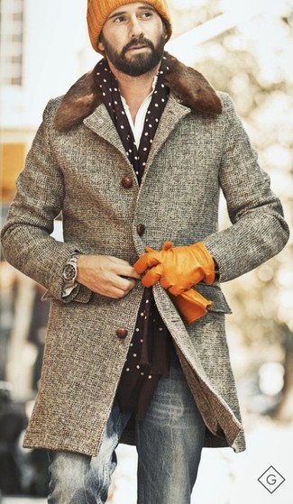 Brown Polka Dot Scarf Outfits For Men: A grey houndstooth overcoat and a brown polka dot scarf are a wonderful combo to have in your day-to-day casual collection.