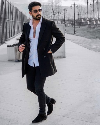 White Short Sleeve Shirt Outfits For Men: For a casually cool look, opt for a white short sleeve shirt and charcoal skinny jeans — these two pieces play perfectly well together. Tap into some David Gandy dapperness and add a pair of black suede chelsea boots to the equation.