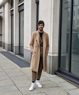 High Top Sneakers Outfits For Men: Go all out in a camel overcoat and a brown suit. A pair of high top sneakers will bring a carefree touch to this ensemble.