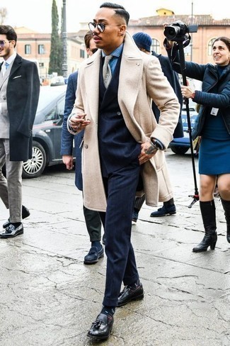 Beige Print Tie Outfits For Men: To look sleek and sharp, consider wearing a beige overcoat and a beige print tie. Introduce a pair of black leather tassel loafers to the mix and ta-da: the outfit is complete.