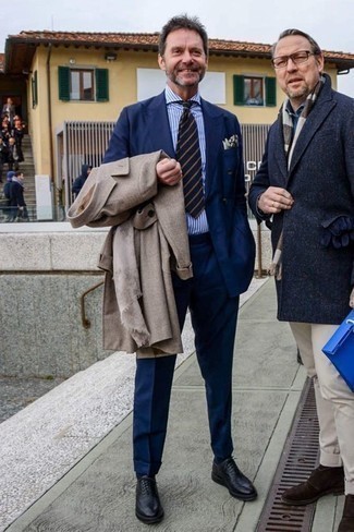 Tan Print Pocket Square Dressy Outfits: A beige overcoat and a tan print pocket square are among the fundamental elements in any modern gent's great off-duty sartorial collection. Here's how to dress it up: black leather oxford shoes.