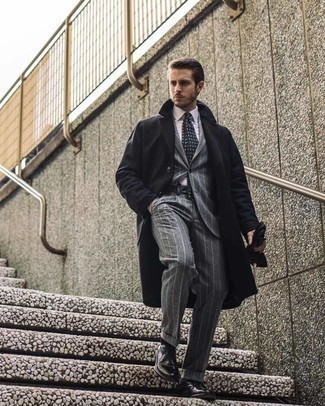 Navy Paisley Tie Outfits For Men: A black overcoat and a navy paisley tie are a refined getup that every modern guy should have in his closet. Rounding off with black leather derby shoes is a simple way to bring an easy-going touch to your getup.