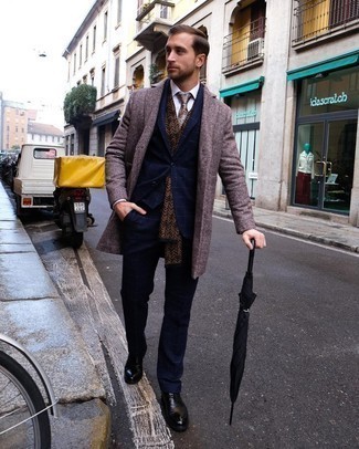 Brown Herringbone Scarf Outfits For Men: For an off-duty look, pair a brown overcoat with a brown herringbone scarf — these two pieces play pretty good together. Why not add black leather derby shoes to the mix for a touch of refinement?
