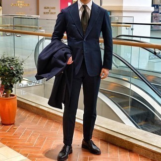 Dark Green Tie Outfits For Men: A navy overcoat looks so refined when teamed with a dark green tie for a look worthy of a sharp gentleman. Inject a touch of stylish effortlessness into this outfit by slipping into a pair of black leather derby shoes.