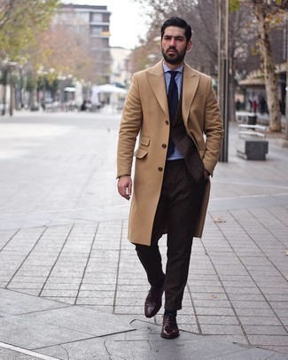 Camel Overcoat Fall Outfits: To look modern and sharp, wear a camel overcoat with a dark brown suit. All you need now is a great pair of dark brown leather oxford shoes to complete this ensemble. This one is a viable option when it comes to planning a standout outfit for awkward transition weather.